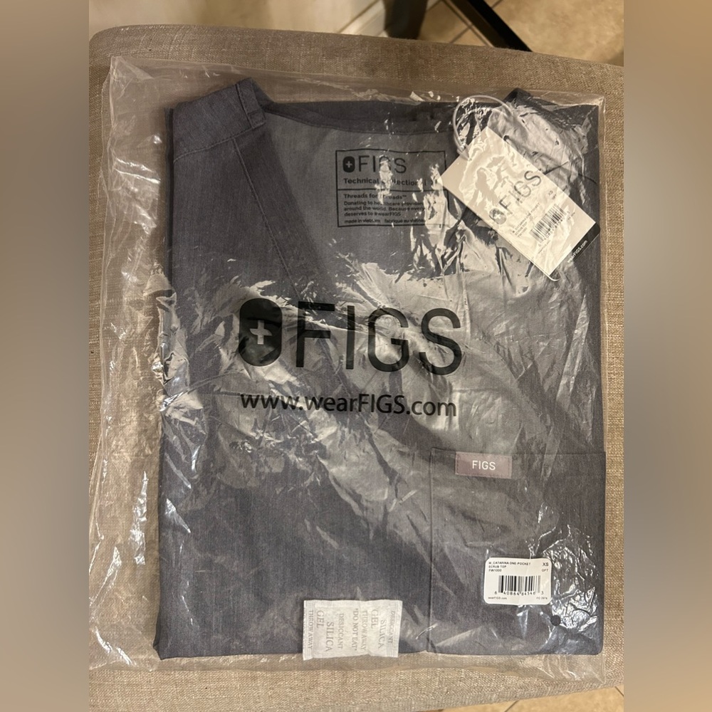 XS Gray Catarina One pocket scrub top
